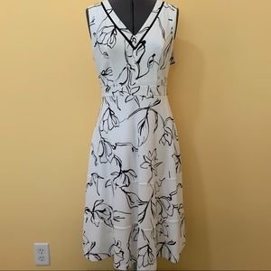 NWT Karl Lagerfeld Paris Floral Printed dress